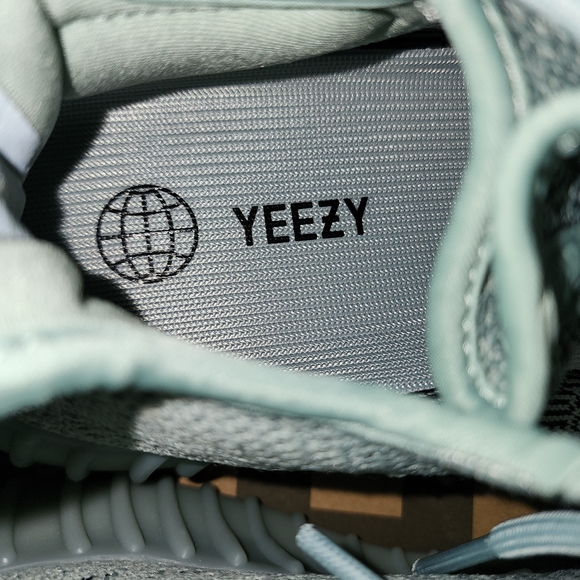 Men's Adidas Yeezy Boost 350 V2 SALT, Sz 8.5, New In Box - Picture 8 of 14